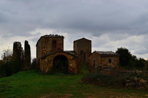 an abandoned building tuscany