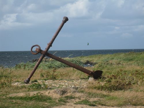 anchor rusty ship