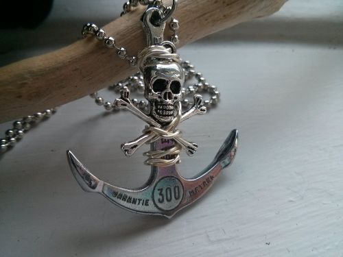 anchor skull and crossbones skull