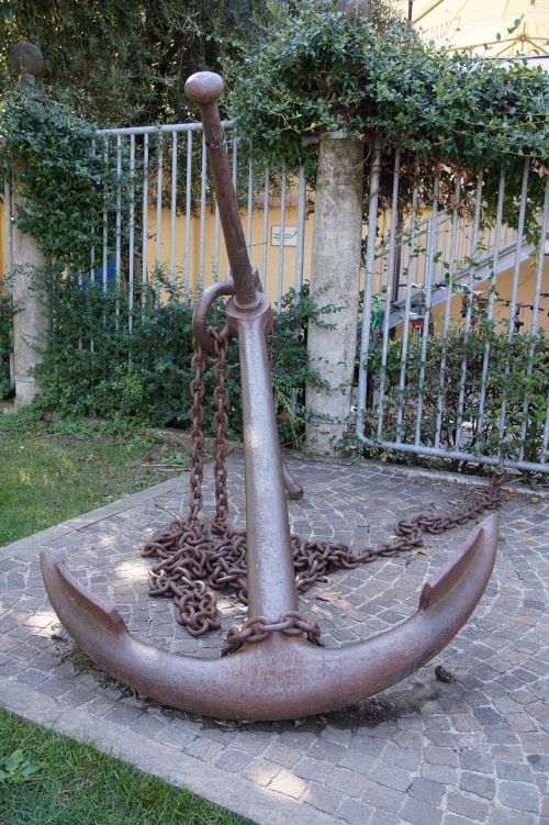 anchor iron rusty