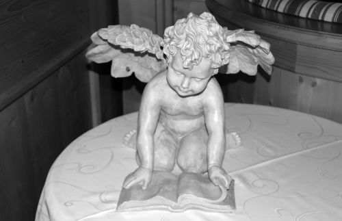 angel kneeling deco