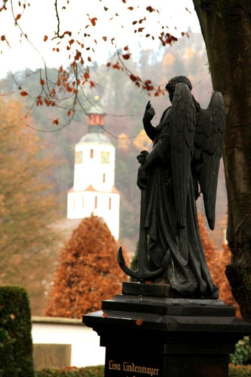 angel statue cemetery