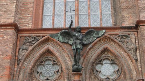 angel sculpture monument