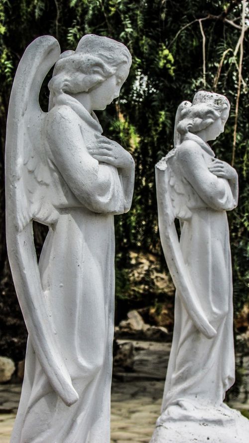 angels praying garden