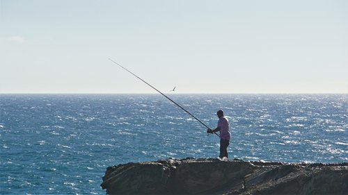 angler  lonely  sea