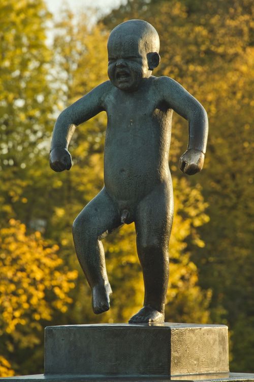 angry bebe statue