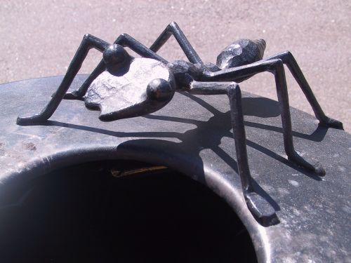 ant artwork crap bucket