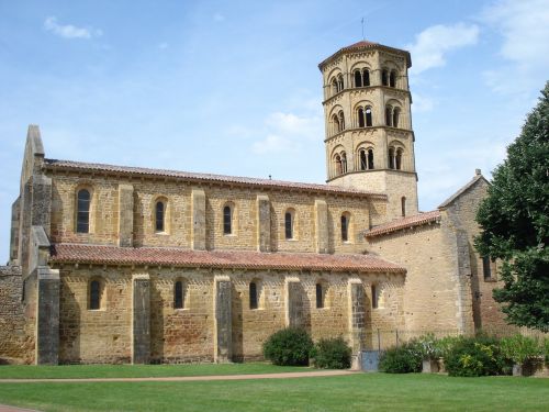 anzy-le-duc church france