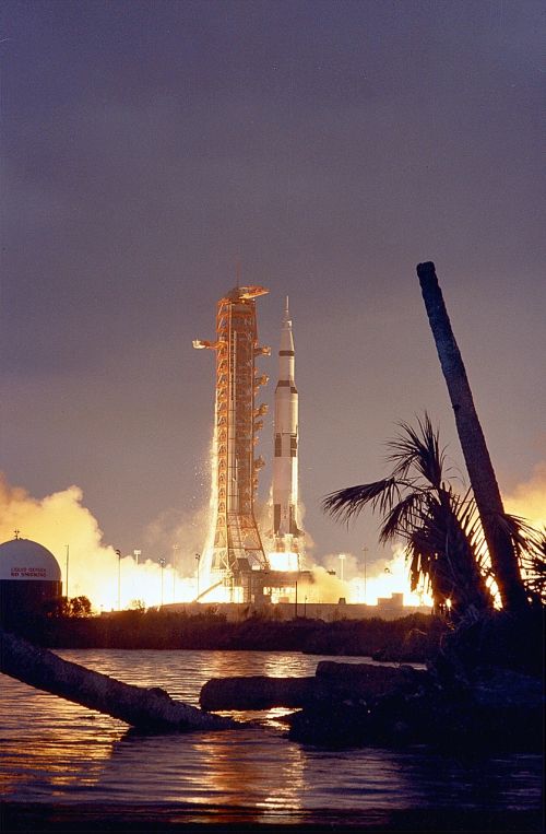 apollo 14 launch night manned mission