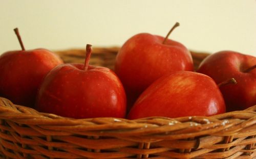 apple basket red