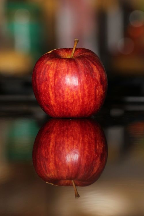 apple red reflection