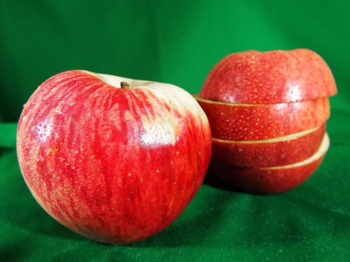 apple red fruit