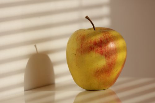 apple shadow apples