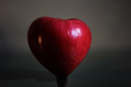 apple  love  heart