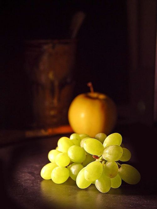 apple fruit grapes