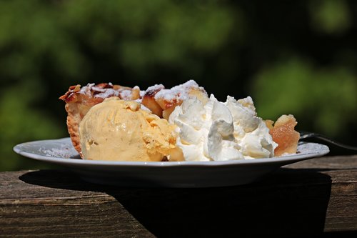 apple pie  cream  vanilla ice cream
