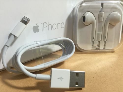 apple products apple usb apple earpods - copyright parkas