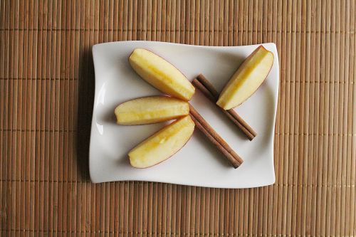 apple slices apple decoration cinnamon
