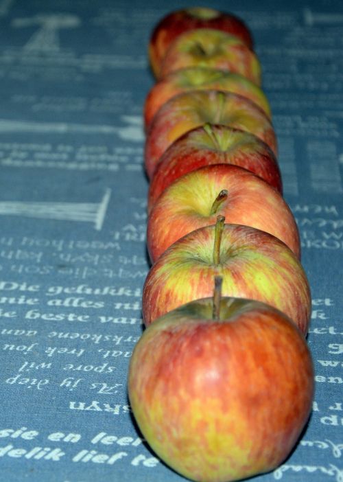 apples row healthy