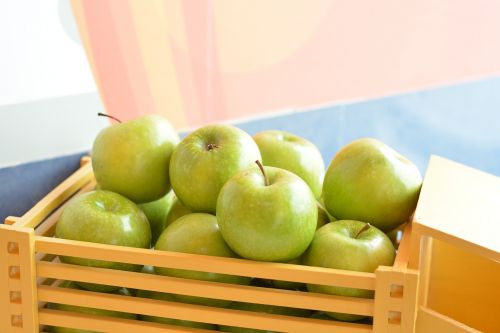 apples green box