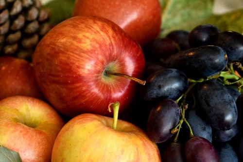 apples  fruit  grapes
