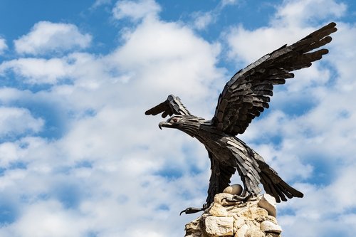 aquila  bird  statue