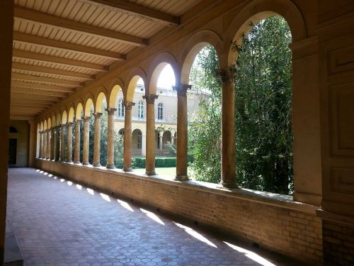 arcade cloister architecture