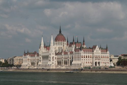 architecture budapest government