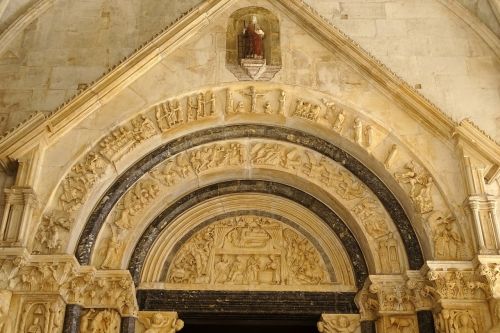 archway trogir church