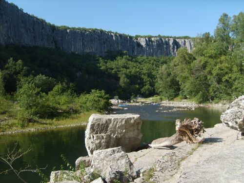 ardèche rock wild camping