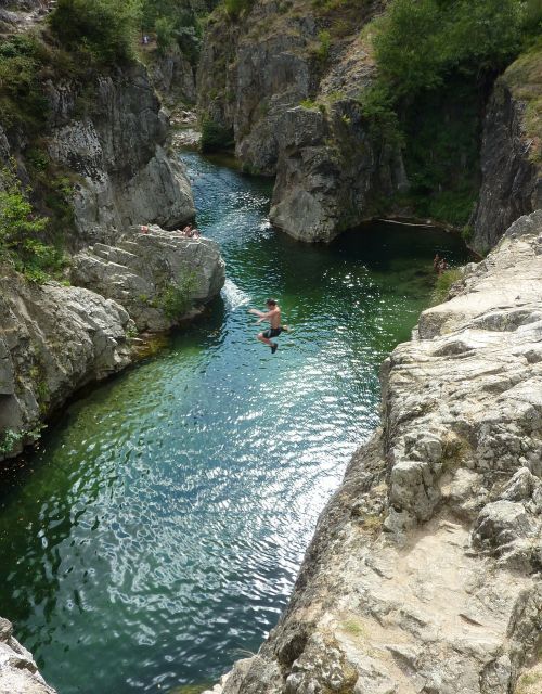 ardeche gorge jump diving