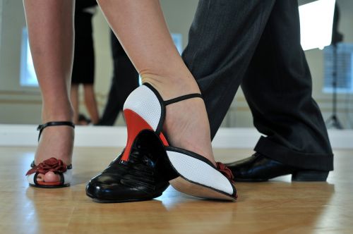 argentine tango feet dancers