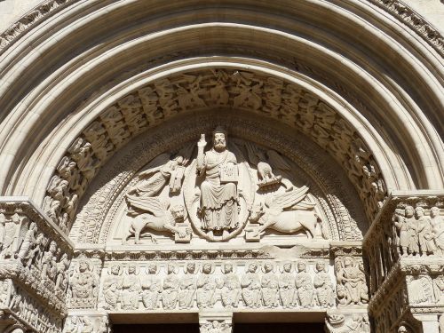 arles cathedral facade