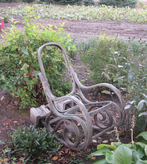 armchair garden fall