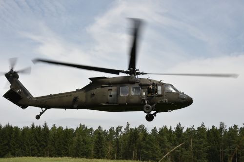 army soldiers helicopter
