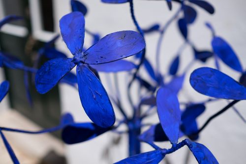 art metal flowers blue