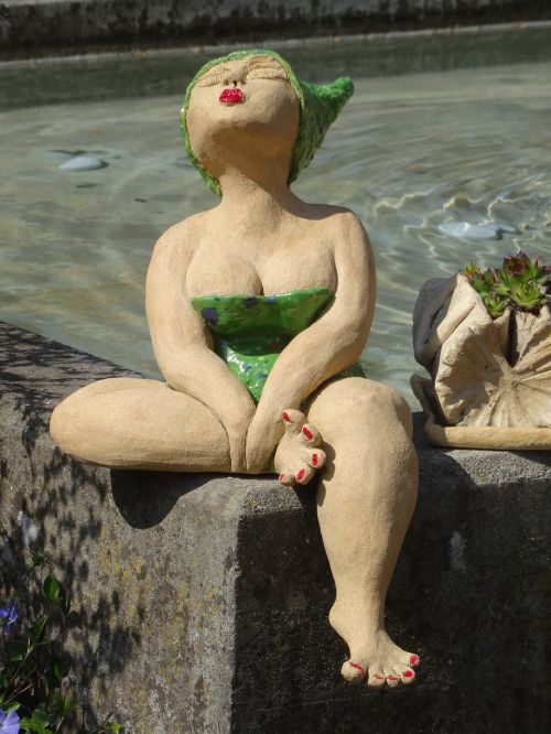 art sculpture woman
