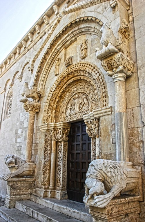 art  romanesque style  ancient