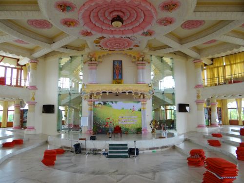 art of living international center meditation hall