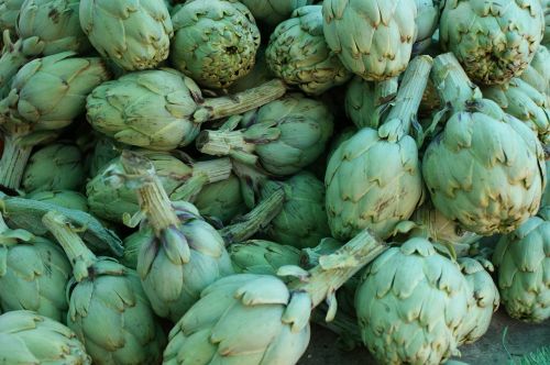 artichokes vegetables market