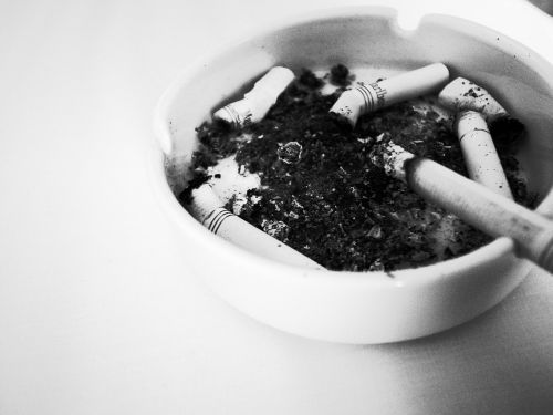 ashtray cigarette marlboro