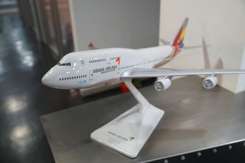 asiana airlines boeing 747 model aircraft