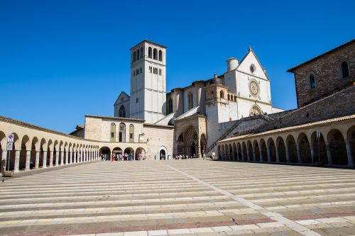 assisi asiz square