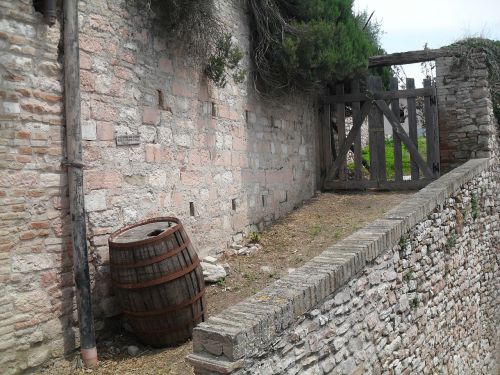 assisi barrel gate