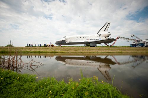 atlantis space shuttle spaceship runway