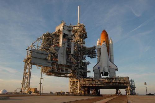 atlantis space shuttle rollout launch pad