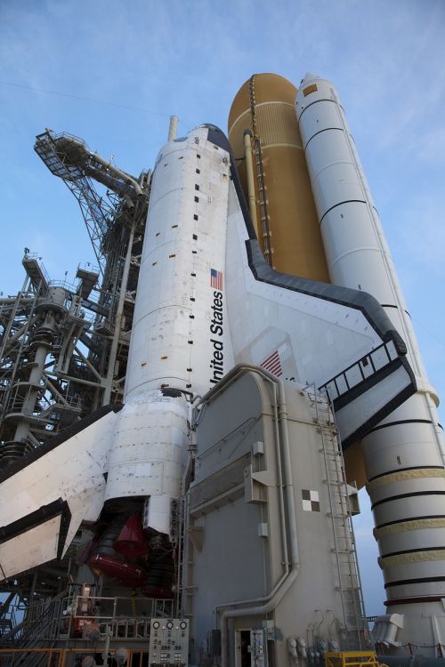 atlantis space shuttle rollout launch pad