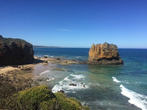 australia rocks sea