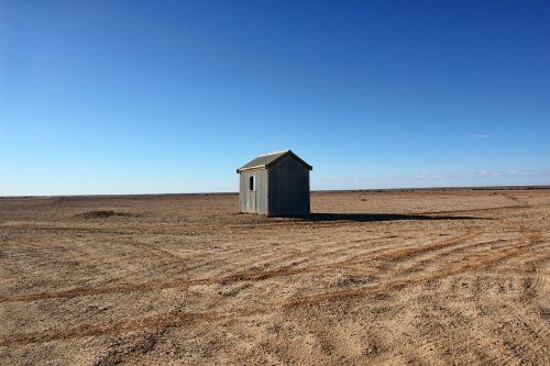 australia desert cabin