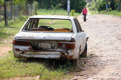 auto wreck road